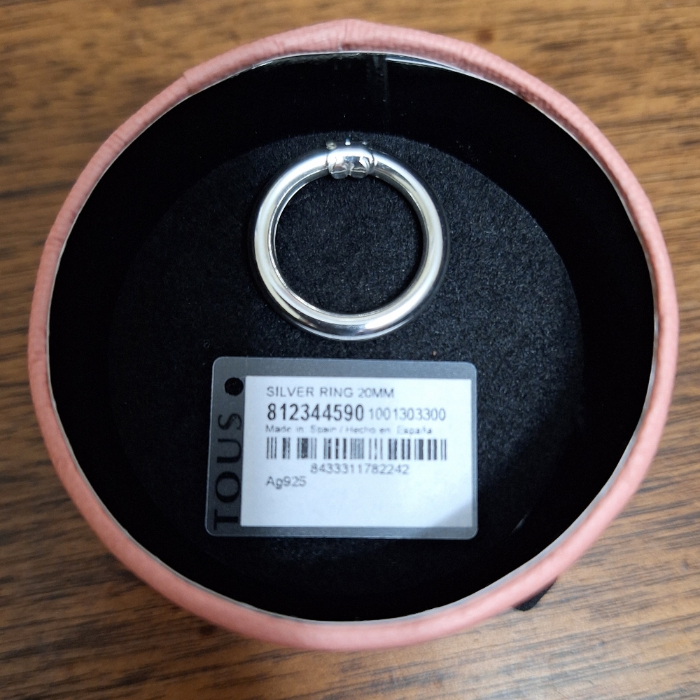 Tous hold ring